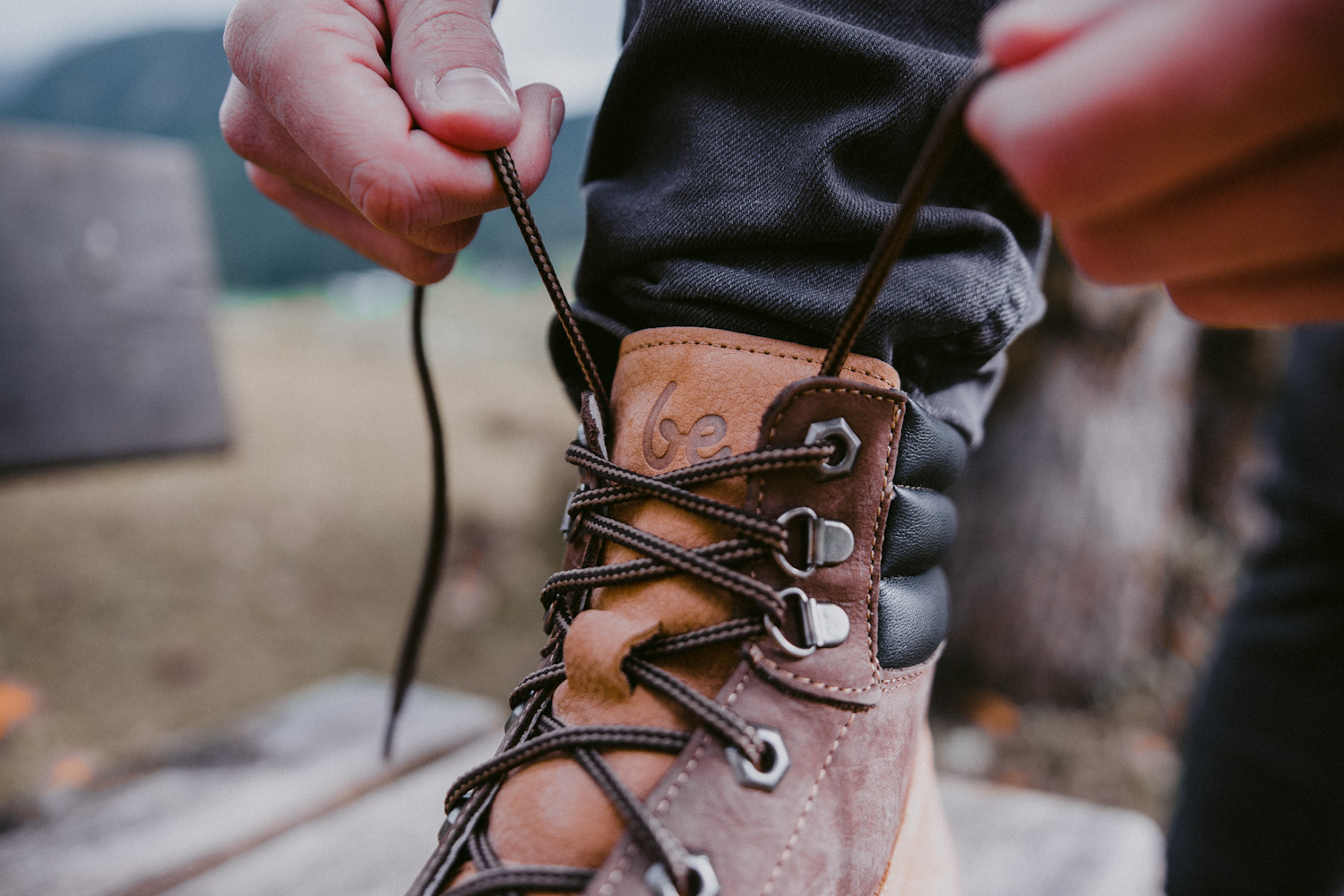 Chaussures barefoot Be Lenka Nevada Neo - Sand & Dark Brown.


.insulation-properies{display:flex}@media(max-width:991px){.insulation-properies{flex-direction:column}}﻿﻿﻿﻿﻿﻿

les chaussures barefoot imitent parfaitement la marche pieds nus, exactement comme la nature l'a conçuedes chaussures minimalistes idéales pour un hiver plus douxun col de cheville rembourré offre une chaleur supplémentaire, pendant que la sangle facilite l'enfilagela semelle en caoutchouc antidérapante nouvellement conçue garantit une excellente protection et adhérence lors de la marche sur diverses surfacespartie avant généreuse de la chaussure pour un espace suffisant pour les orteils et une sensation pieds nus uniquedes matériaux de première qualité sélectionnés avec soin et coupés par nos artisans qualifiésla semelle DeepGrip est conçue pour une meilleure stabilité sur différentes surfaces
Avantages des chaussures barefoot:
semelle ultra souplezéro drop : talon et orteils au même niveau pour une bonne posturepointe spacieuse pour vos doigtschaussures légères
Type : chaussure de ville