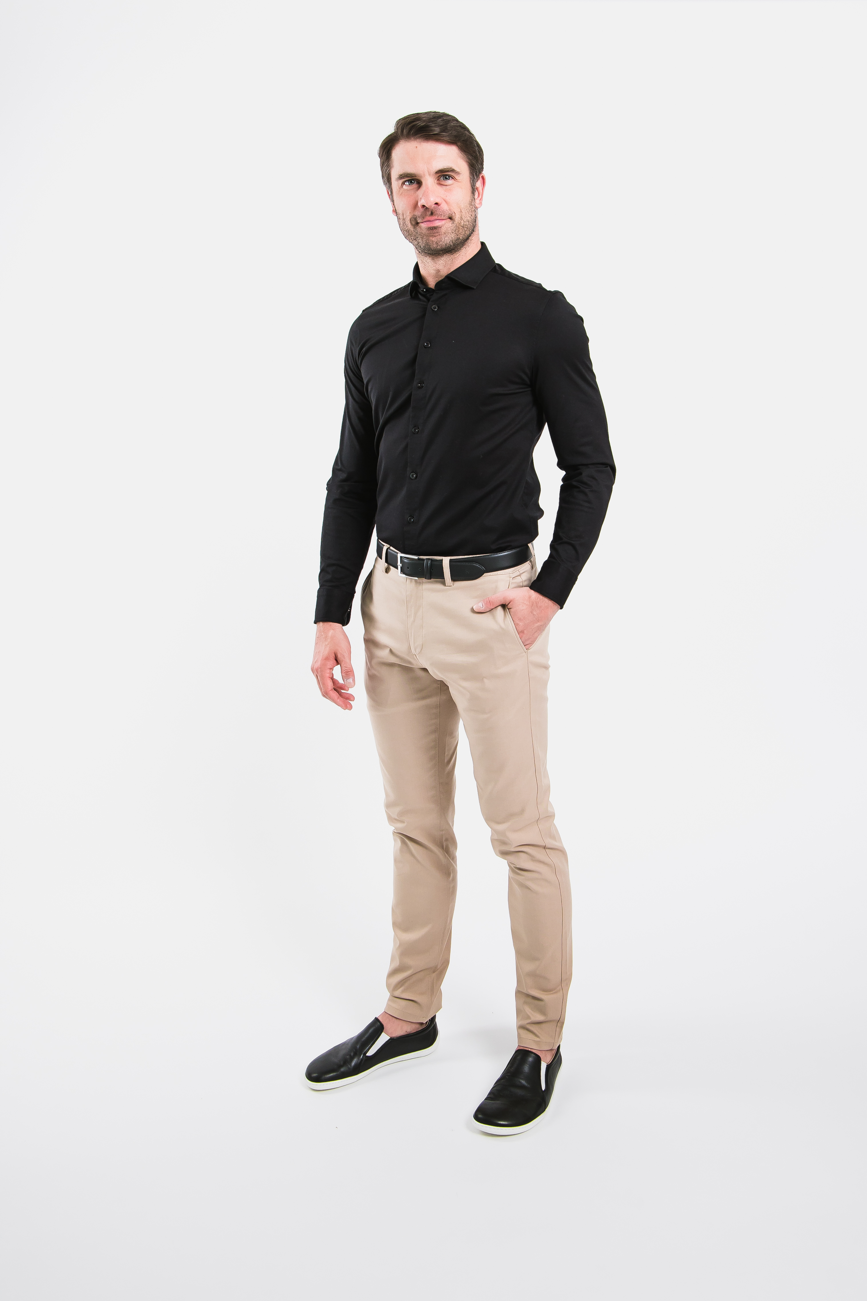 Chemise slim homme Be Lenka Essentials - Jet Black.
96% coton pour un confort parfait avec une pincée d'élasthanne pour une meilleure élasticitéla chemise ne transparaît pas et résiste aux odeurs et à la saleté par rapport aux vêtements ordinairesla matière du t-shirt ne perd pas sa qualité même après de nombreux lavagesinscription gravée Be Lenka sur tous les boutons et un bouton de rechange sur l'étiquettela pièce parfaite pour compléter votre garde-robe capsulepropriétés antibactériennes
Caractéristiques:
traitement de surface antibactérienmatière infroissablematière imperméable
Le modèle mesure 190 cm de hauteur et porte une taille L.