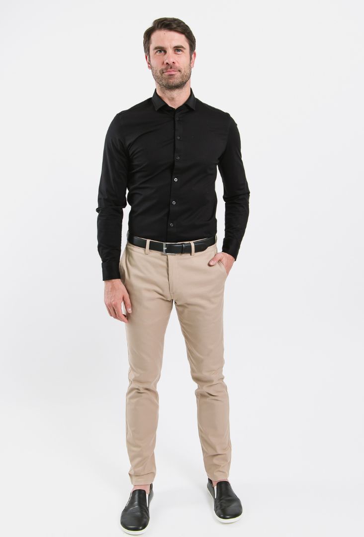 Chemise slim homme Be Lenka Essentials - Jet Black.
96% coton pour un confort parfait avec une pincée d'élasthanne pour une meilleure élasticitéla chemise ne transparaît pas et résiste aux odeurs et à la saleté par rapport aux vêtements ordinairesla matière du t-shirt ne perd pas sa qualité même après de nombreux lavagesinscription gravée Be Lenka sur tous les boutons et un bouton de rechange sur l'étiquettela pièce parfaite pour compléter votre garde-robe capsulepropriétés antibactériennes
Caractéristiques:
traitement de surface antibactérienmatière infroissablematière imperméable
Le modèle mesure 190 cm de hauteur et porte une taille L.