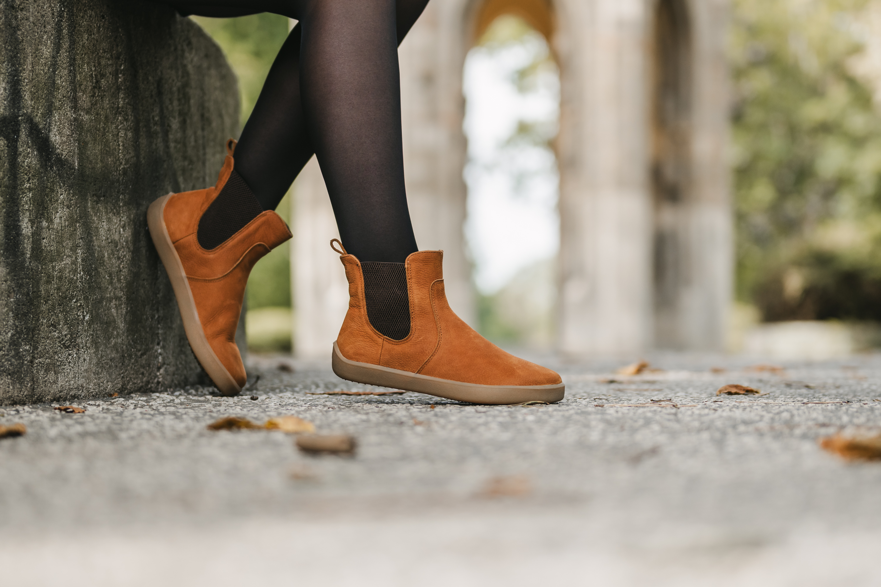 Barefoot chaussures Be Lenka Entice Neo - Cinnamon Brown.






















































.insulation-properies{display:flex}@media(max-width:991px){.insulation-properies{flex-direction:column}}﻿﻿﻿﻿


























Les chaussures minimalistes Be Lenka Entice dans le style Chelsea font partie intégrante de la saison de transition ou de l’hiver plus doux, et grâce à leur design emblématique, elles deviennent une pièce tellement unique et élégante.



























les chaussures barefoot imitent parfaitement la marche pieds nus, exactement comme la nature l'a conçueBe Lenka Entice Neo dans le style chelsea est un élément essentiel de la période de transition ou de l'hiver plus douxun design emblématique avec une touche d'élégance qui offre tous les avantages pour la santé des chaussures barefootune bande de tissu élastique tricoté placée à l'intérieur et à l'extérieur donne à la chaussure le style nécessairedes matériaux haut de gamme vous permettront de profiter d'un maximum de confort lorsque vous les portezLa semelle flexible de 4 mm d'épaisseur (sans talons) UniGrip vous offrira une stabilité et un soutien maximumun espace généreux au niveau de la pointe de la chaussure assure un mouvement naturel et sans restriction de vos orteilsla semelle UniGrip est parfaite pour vos tâches quotidiennes en ville, prête à affronter même les embûches de l'hiver
Avantages des chaussures barefoot:
semelle ultra souplezéro drop : talon et orteils au même niveau pour une bonne posturepointe spacieuse pour vos doigtschaussures légères
Type: chaussure de ville