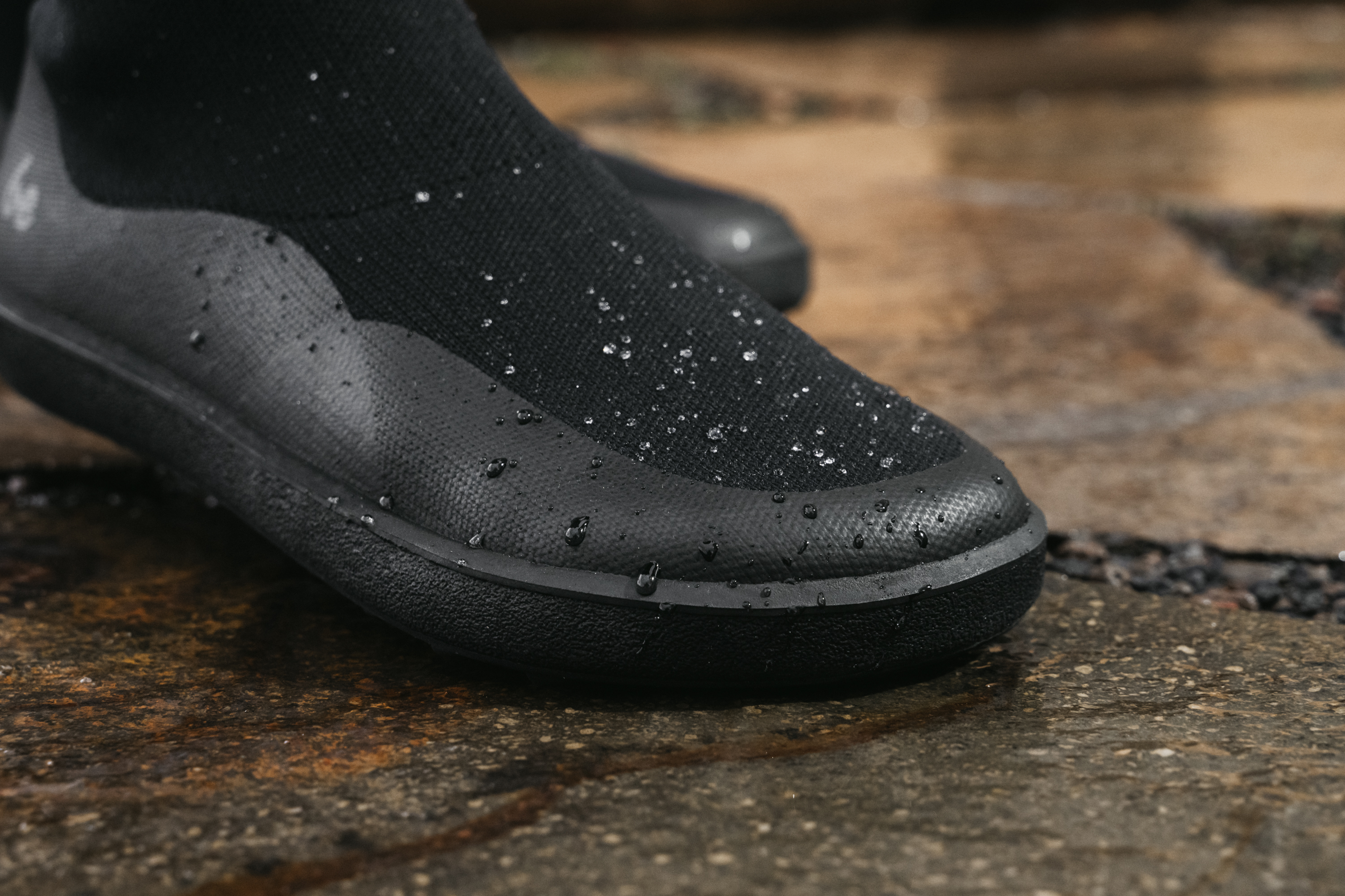 Barefoot chaussures Be Lenka Venus - All Black.
Tige : polyamide, élasthanne, cuir, (la tige a un traitement déperlant)Doublure : polaire (partie supérieure sans doublure), membrane déperlanteSemelle intérieure : amovible (PU recyclé + polaire)Semelle : DeepGrip (gomme)Fabrication : Portugal
.insulation-properies{display:flex}@media(max-width:991px){.insulation-properies{flex-direction:column}}﻿﻿﻿﻿﻿﻿﻿﻿﻿﻿﻿﻿

les chaussures barefoot imitent parfaitement la marche pieds nus, exactement comme la nature l'a conçueun choix idéal pour les femmes qui aiment le confort et en même temps ne veulent pas perdre le sentiment d'unicitéla semelle DeepGrip est conçue pour une meilleure stabilité sur différentes surfacesla membrane déperlante assure que vos pieds restent au sec et au chaud
Avantages des chaussures barefoot :
semelle ultra souplezéro drop : talon et orteils dans un même plan pour une bonne posturepointe spacieuse pour vos orteilschaussures légères
Type de chaussures : chaussure de ville