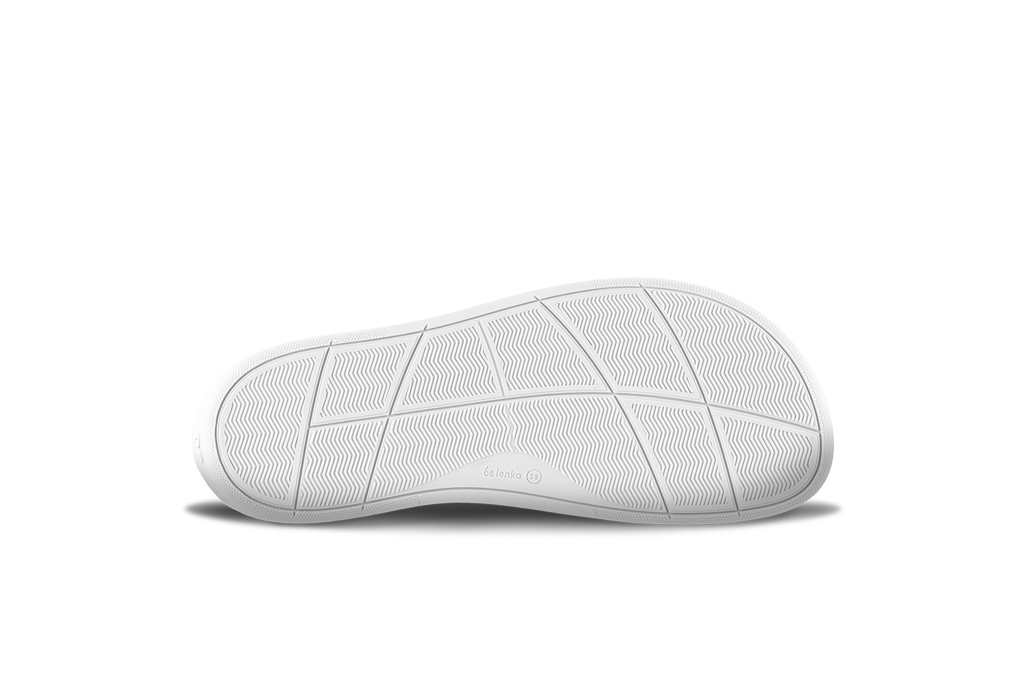 Barefoot baskets Be Lenka Rebound - All White.




des chaussures extrêmement légères pour tous les amateurs de classiques urbainssemelle EverydayComfort Neo cousue pour une durée de vie plus longue de la chaussurelogo textile sur la languette et le dessus des basketsdeux œillets à l'intérieur des baskets pour l'aération

Avantages des chaussures barefoot:
elles imitent parfaitement la marche pieds nus la forme anatomique de la chaussure offre un espace généreux pour les orteilsl'inclinaison nulle de la semelle maintient le talon et la pointe dans le même plan pour une bonne postureune semelle de stimulation d'une épaisseur de 5 mm active les terminaisons nerveuses du pieddes matériaux flexibles assurent une meilleure fonctionnalité des muscles et tendons du piedla légèreté des chaussures comme prévention contre la fatigue des pieds
Type: chaussure de ville