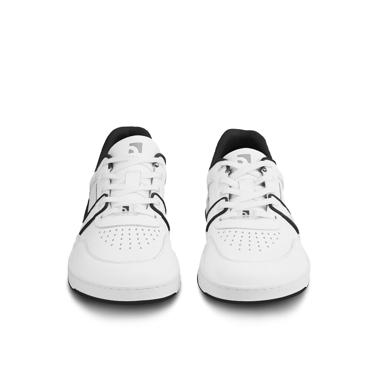 Barefoot Sneakers Barebarics Arise - White & Black.
        La tige est en cuir nappa lisse de première qualité C'est un type de cuir lisse et facile à entretenir        La doublure est en tissu extrêmement agréable au toucher, qui présente également une haute résistance à l'abrasion        La semelle est en gomme synthétique souple à haute résistance à l'usure        La semelle intérieure est composée de PU recyclé et de microfibres, qui assurent une excellente respirabilité et aident à garder les pieds au sec    
Attributs barefoot
        Forme anatomique - Les baskets respectent la forme du pied.
Plus d'informations
        chaussure de ville        design urbain moderne        conçu et fabriqué à la main dans l'Union européenne, à partir de matériaux locaux durables        excellente durabilité et solidité des couleurs des matériaux        disponible en numéros : 36 - 47 (selon mesure européenne)