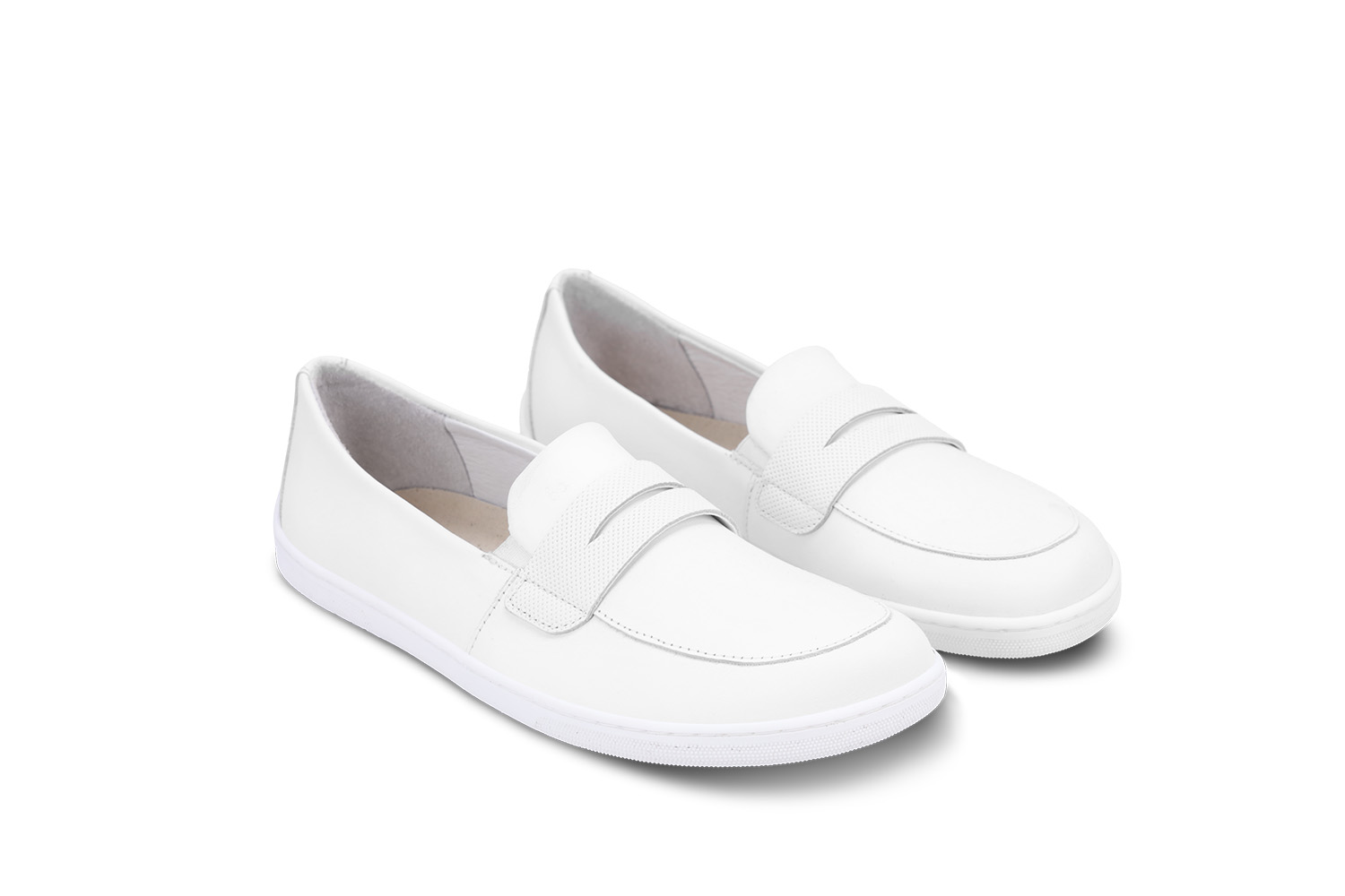 Barefoot Mocassins Be Lenka Buena - All White.
  design barefoot minimaliste  chaussage simple sans laçage avec un élastique sur la languette  facilement combinable avec différents styles de vêtements - élégant, sportif et décontracté  semelle EverydayComfort cousue pour une durée de vie plus longue de la chaussure  confortable à porter toute la journée  logo Be Lenka embossé sur la languette de la chaussure
Avantages des chaussures barefoot :
  semelle ultra flexible  zéro drop : talon et orteil dans un seul plan pour une bonne posture  pointe spacieuse pour vos doigts  des chaussures légères
Type de chaussure : chaussure de ville