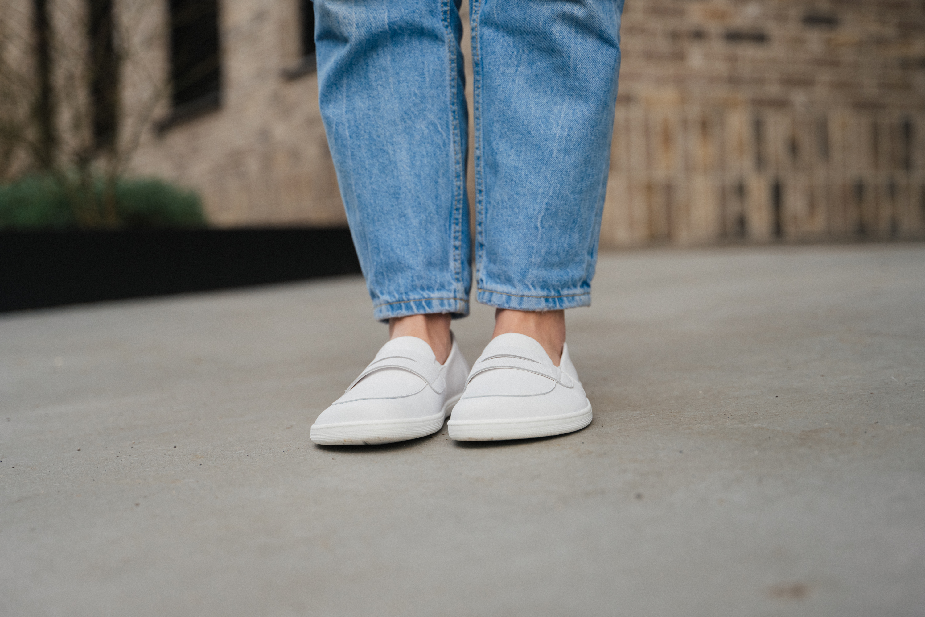 Barefoot Mocassins Be Lenka Buena - All White.
  design barefoot minimaliste  chaussage simple sans laçage avec un élastique sur la languette  facilement combinable avec différents styles de vêtements - élégant, sportif et décontracté  semelle EverydayComfort cousue pour une durée de vie plus longue de la chaussure  confortable à porter toute la journée  logo Be Lenka embossé sur la languette de la chaussure
Avantages des chaussures barefoot :
  semelle ultra flexible  zéro drop : talon et orteil dans un seul plan pour une bonne posture  pointe spacieuse pour vos doigts  des chaussures légères
Type de chaussure : chaussure de ville