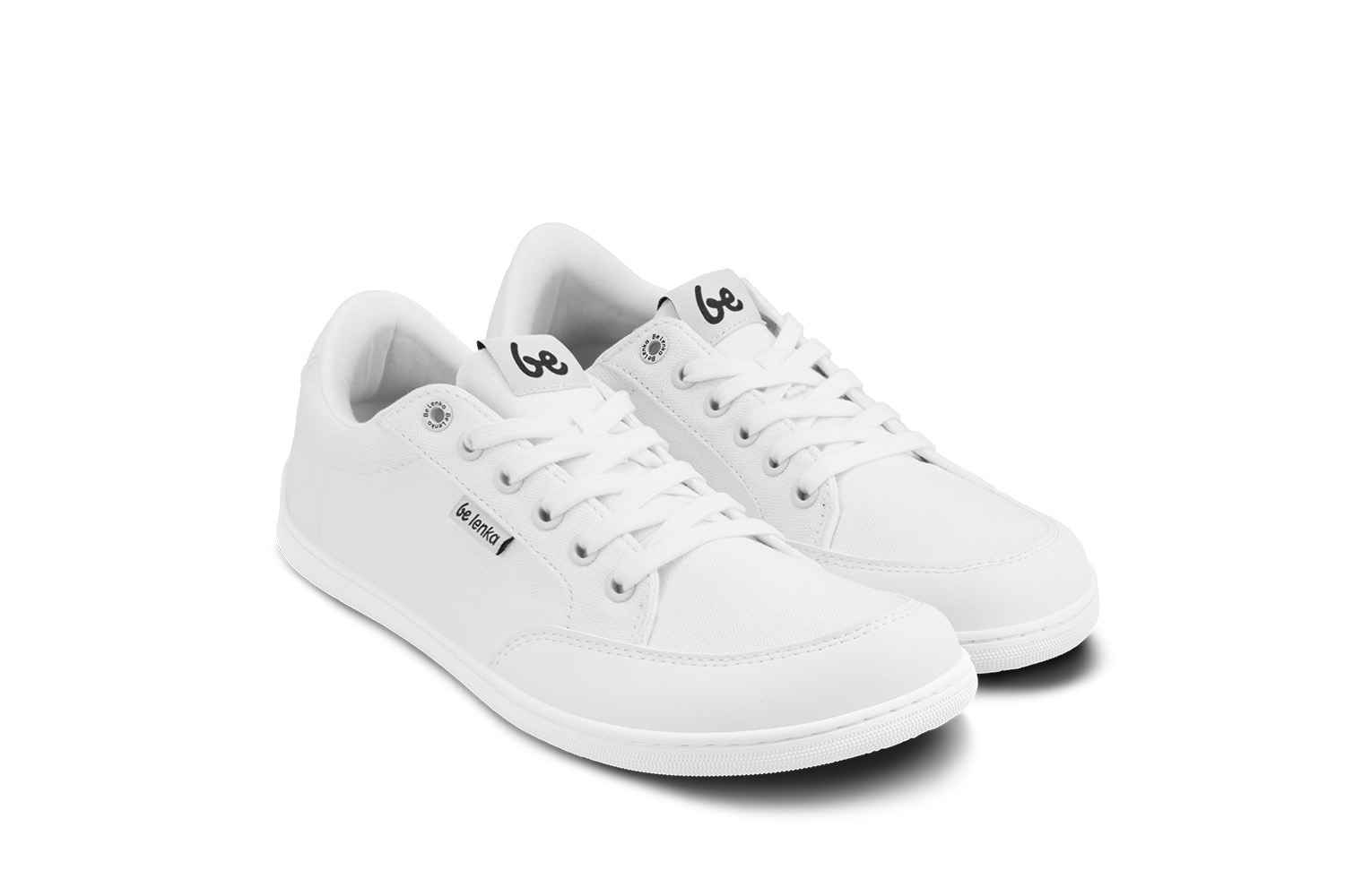 Barefoot baskets Be Lenka Rebound - All White.




des chaussures extrêmement légères pour tous les amateurs de classiques urbainssemelle EverydayComfort Neo cousue pour une durée de vie plus longue de la chaussurelogo textile sur la languette et le dessus des basketsdeux œillets à l'intérieur des baskets pour l'aération

Avantages des chaussures barefoot:
elles imitent parfaitement la marche pieds nus la forme anatomique de la chaussure offre un espace généreux pour les orteilsl'inclinaison nulle de la semelle maintient le talon et la pointe dans le même plan pour une bonne postureune semelle de stimulation d'une épaisseur de 5 mm active les terminaisons nerveuses du pieddes matériaux flexibles assurent une meilleure fonctionnalité des muscles et tendons du piedla légèreté des chaussures comme prévention contre la fatigue des pieds
Type: chaussure de ville