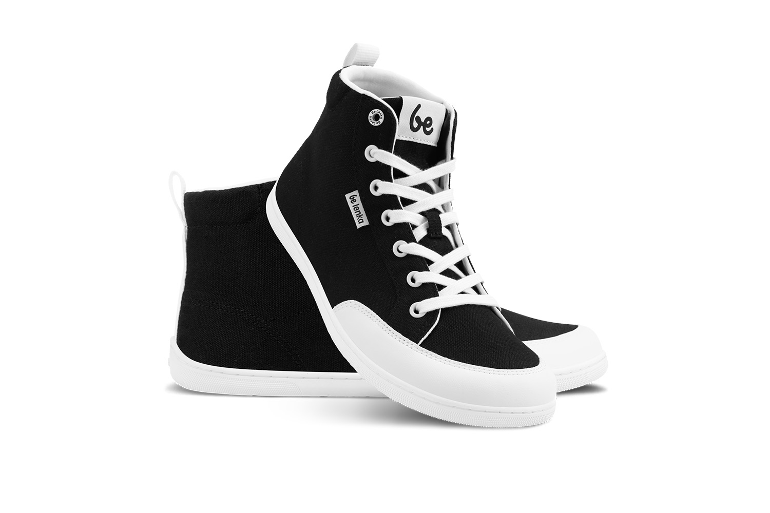 Barefoot baskets Be Lenka Rebound - High Top - Black & White.




des chaussures extrêmement légères pour tous les amateurs de classiques urbainssemelle EverydayComfort Neo cousue pour une durée de vie plus longue de la chaussurelogo textile sur la languette et le dessus des basketsboucle sur le talon pour un enfilage plus faciledeux œillets à l'intérieur des baskets pour l'aération

Avantages des chaussures barefoot:
elles imitent parfaitement la marche pieds nus la forme anatomique de la chaussure offre un espace généreux pour les orteilsl'inclinaison nulle de la semelle maintient le talon et la pointe dans le même plan pour une bonne postureune semelle de stimulation d'une épaisseur de 5 mm active les terminaisons nerveuses du pieddes matériaux flexibles assurent une meilleure fonctionnalité des muscles et tendons du piedla légèreté des chaussures comme prévention contre la fatigue des pieds
Type: chaussure de ville