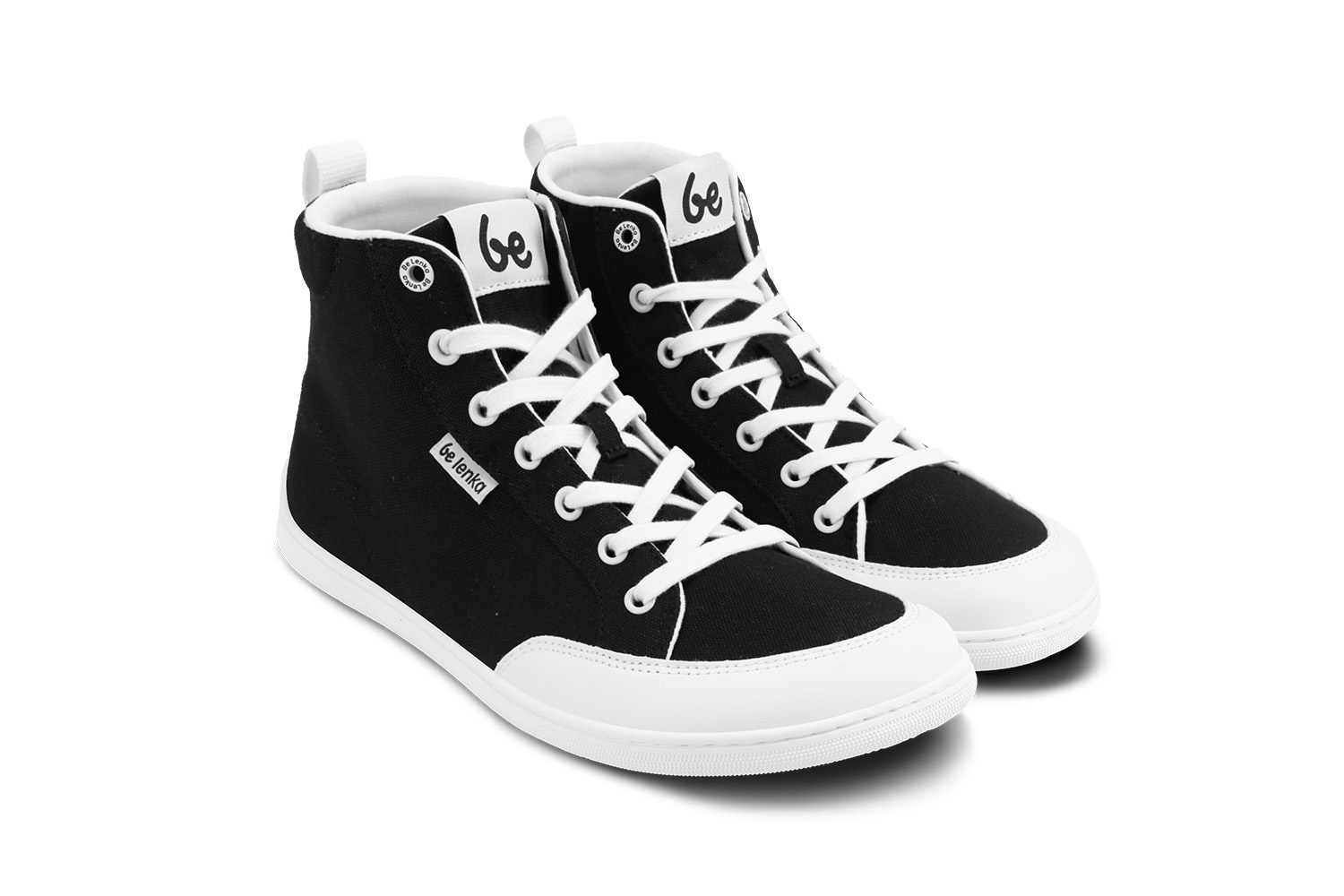 Barefoot baskets Be Lenka Rebound - High Top - Black & White.




des chaussures extrêmement légères pour tous les amateurs de classiques urbainssemelle EverydayComfort Neo cousue pour une durée de vie plus longue de la chaussurelogo textile sur la languette et le dessus des basketsboucle sur le talon pour un enfilage plus faciledeux œillets à l'intérieur des baskets pour l'aération

Avantages des chaussures barefoot:
elles imitent parfaitement la marche pieds nus la forme anatomique de la chaussure offre un espace généreux pour les orteilsl'inclinaison nulle de la semelle maintient le talon et la pointe dans le même plan pour une bonne postureune semelle de stimulation d'une épaisseur de 5 mm active les terminaisons nerveuses du pieddes matériaux flexibles assurent une meilleure fonctionnalité des muscles et tendons du piedla légèreté des chaussures comme prévention contre la fatigue des pieds
Type: chaussure de ville