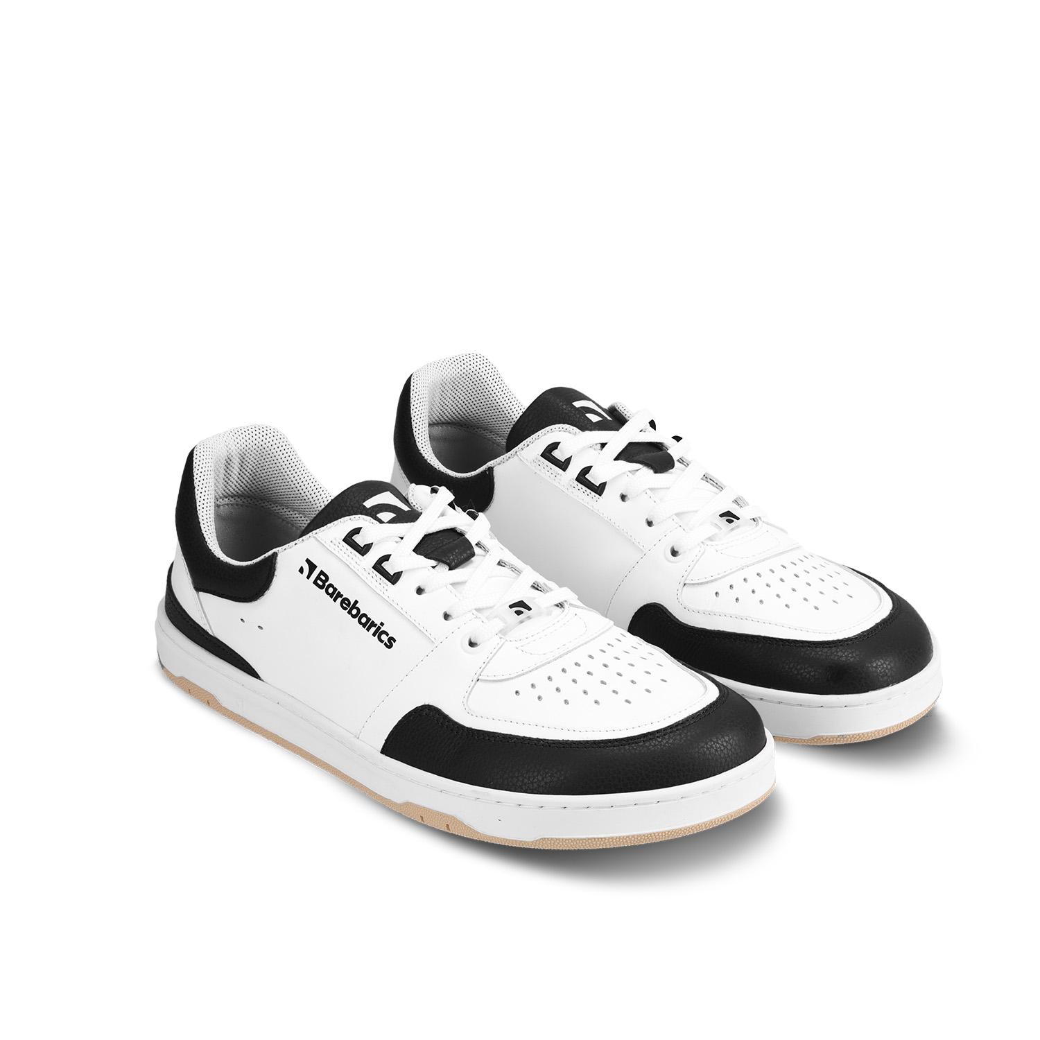 Barefoot Sneakers Barebarics Wave - White & Black.
La tige est en cuir nappa lisse de haute qualité; C'est un matériau qui présente une excellente résistance à l'humidité et est facile à entretenirLa doublure est en tissu technique Dermdry Coolmax®, qui assure une évacuation continue de l'humidité; Ce type de doublure accélère le processus d'élimination et d'absorption de la transpiration, grâce auquel la peau reste sèche; En même temps, c'est un matériau doux, léger et respirant qui est utilisé dans la production de modèles de chaussures prestigieux et qui subit les tests de qualité technique les plus exigeants dans des laboratoires indépendantsLa semelle est en gomme synthétique souple à haute résistance à l'usure; La semelle Retro s'inspire de l'art et des sports de rue de la fin du XXe siècleLa semelle intérieure est amovible et composée de PU recyclé et de microfibres, qui aident à garder les pieds au sec et assurent une excellente respirabilité
Attributs barefoot
Forme anatomique - Les basket respectent la forme du pied; Elles créent suffisamment d’espace pour les orteils même en mouvement, les empêchant d’être pressés ou meurtris.Flexibilité des matériaux - La semelle flexible assure le mouvement nécessaire; Les pieds ne sont pas gênés et sont naturellement renforcés.Zero drop - Le talon et la pointe des baskets sont dans un même plan; Grâce à cela, la posture du corps et la correction globale du centre de gravité sont améliorées.Semelle adaptative - 4,5 mm d’épaisseur (sans saillies) stimule les terminaisons nerveuses; Elle renforcera l’équilibre, la sensibilité du terrain et protégera les pieds.Poids léger - Les baskets Barebarics sont légères et sans voûte plantaire, ce qui évite la fatigue des jambes et favorise le bon schéma de marche.
Plus d'information
chaussure de villedesign urbain moderneconçu et fabriqué à la main dans l'Union européenne, à partir de matériaux locaux durablesexcellente durabilité et solidité des couleurs des matériauxTechnologie Dermodry Coolmax® pour une élimination continue de l’humiditédisponible en nombre : 36 - 47 (selon mesure européenne)