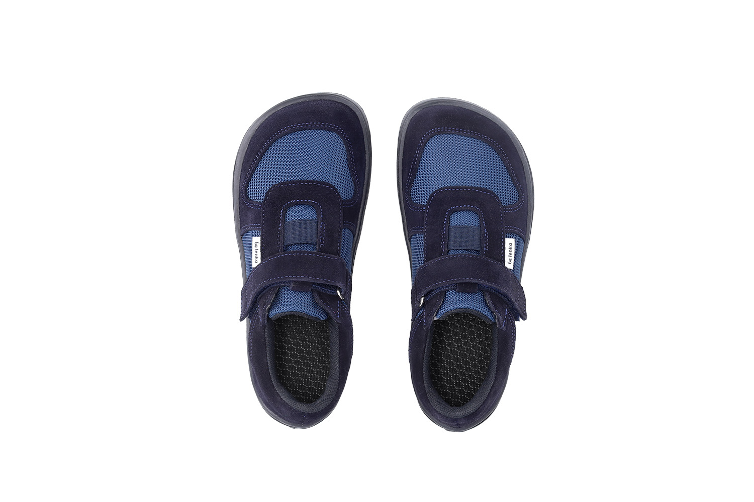 Baskets enfants barefoot Be Lenka Joy - Dark Blue & Black.
  les chaussures barefoot imitent parfaitement la marche pieds nus, exactement comme la nature l'a conçue  semelle cousue pour une durée de vie plus longue  la semelle KidsComfort, grâce à ses saillies, garantit une parfaite stabilité et un contrôle des pas  des chaussures pratiques grâce au velcro  des chaussures basses légères avec une combinaison ludique de cuir et de textile  semelle intérieure amovible évacuant parfaitement l'humidité
Avantages des chaussures barefoot :
  semelle ultra flexible  zéro drop : talon et orteil dans un seul plan pour une bonne posture  pointe spacieuse pour vos doigts  des chaussures légères
Type de chaussure : chaussure de ville