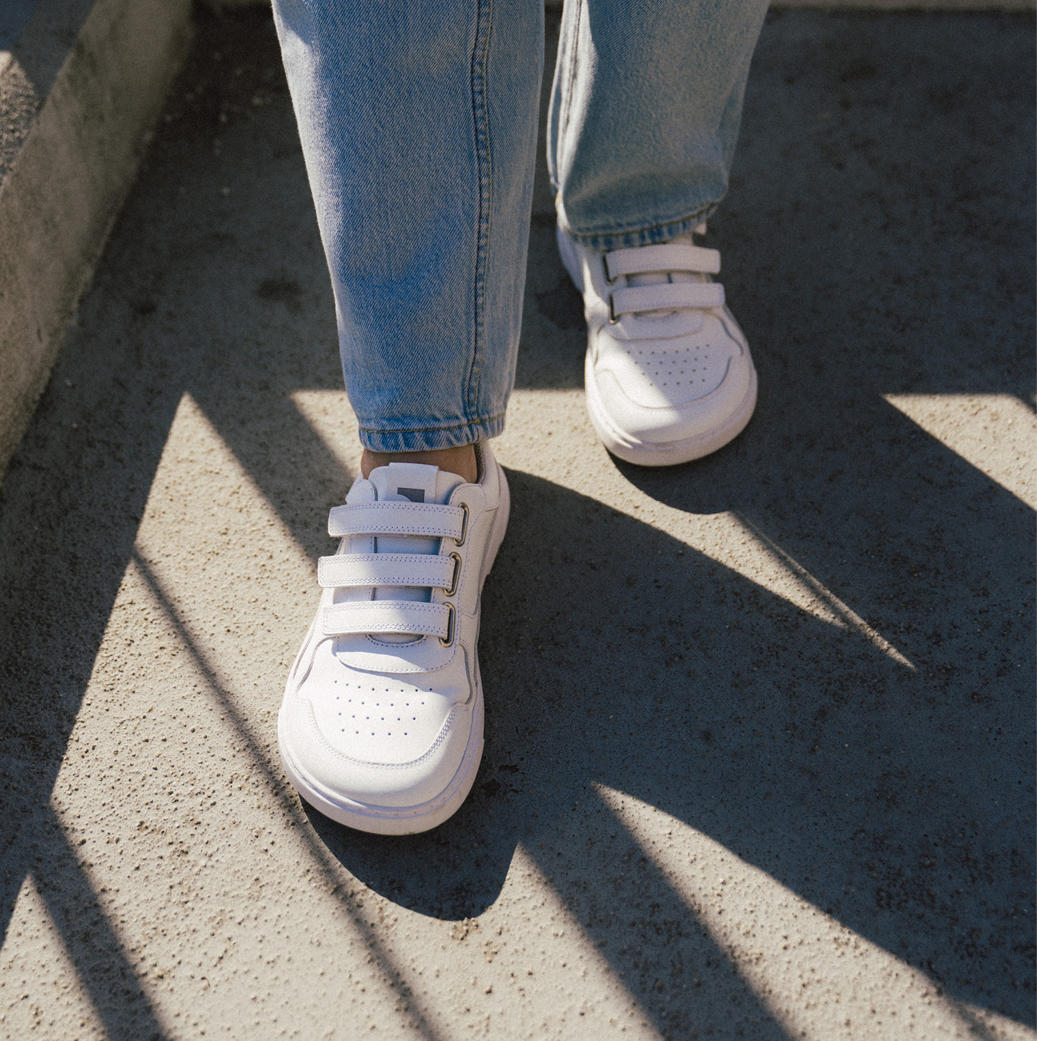 Barefoot Sneakers Barebarics Zing Velcro - All White - Leather.
Forme anatomique - La chaussure respecte la forme du pied.
Plus d'informations
chaussure de villedesign extérieur moderneconçu et fabriqué à la main dans l'Union européenne,excellente durabilité et solidité des couleurs des matériaux,disponible en numéros : 36 - 47 (selon mesure européenne)