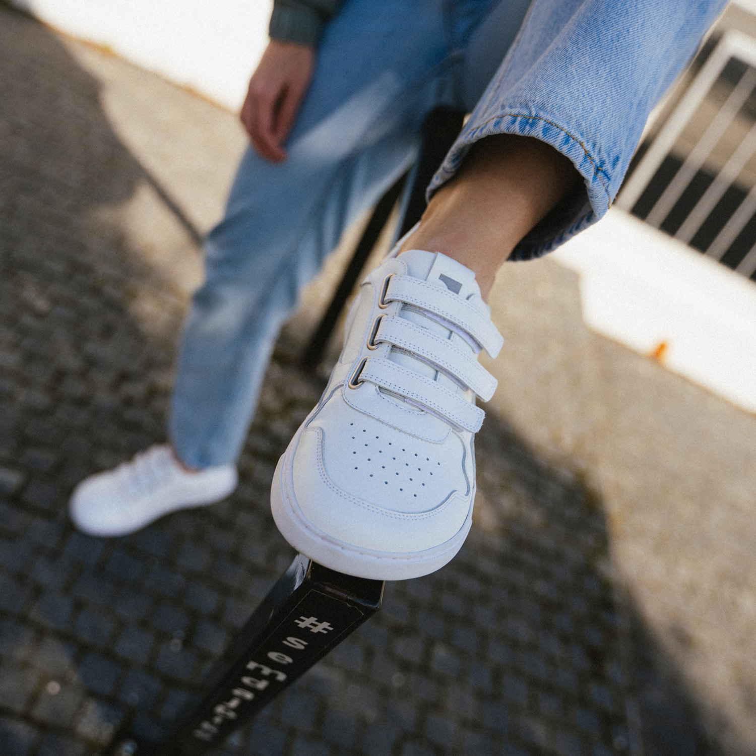 Barefoot Sneakers Barebarics Zing Velcro - All White - Leather.
Forme anatomique - La chaussure respecte la forme du pied.
Plus d'informations
chaussure de villedesign extérieur moderneconçu et fabriqué à la main dans l'Union européenne,excellente durabilité et solidité des couleurs des matériaux,disponible en numéros : 36 - 47 (selon mesure européenne)