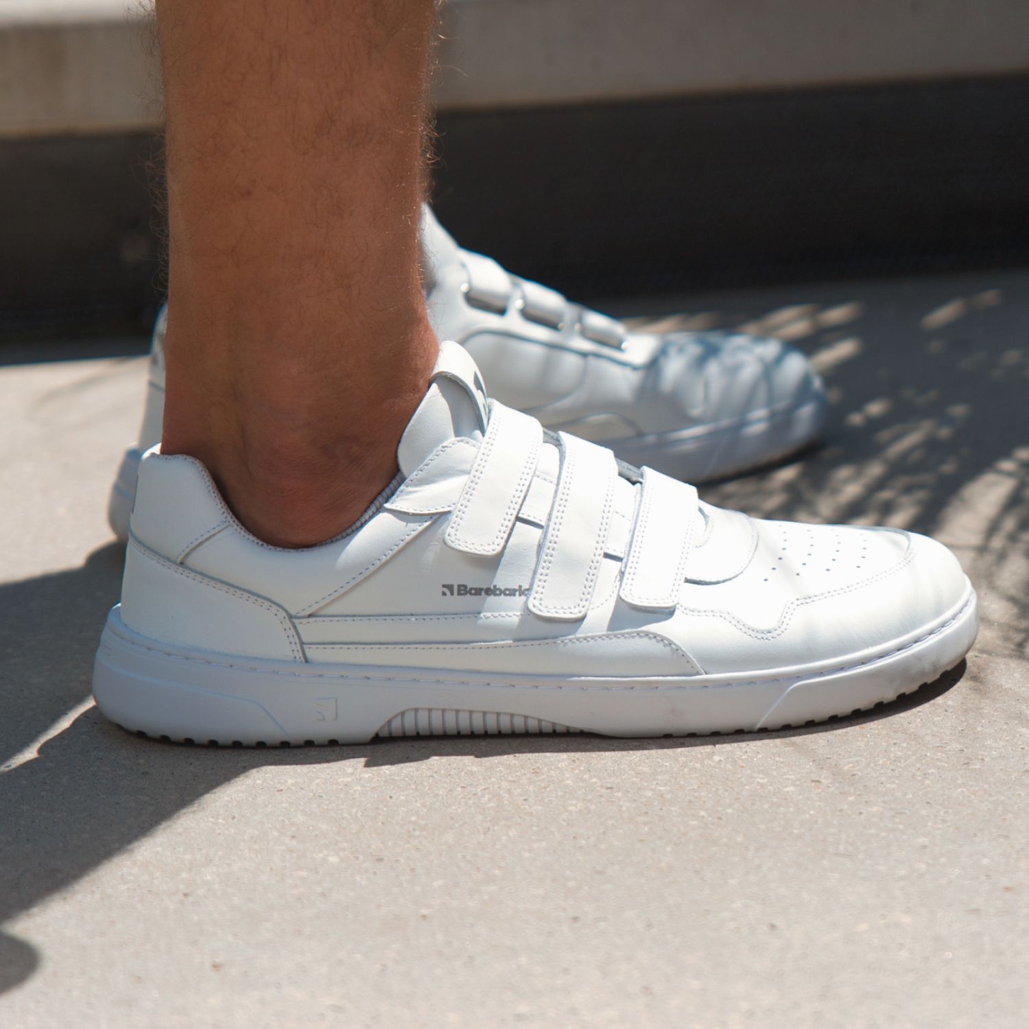 Barefoot Sneakers Barebarics Zing Velcro - All White - Leather.
Forme anatomique - La chaussure respecte la forme du pied.
Plus d'informations
chaussure de villedesign extérieur moderneconçu et fabriqué à la main dans l'Union européenne,excellente durabilité et solidité des couleurs des matériaux,disponible en numéros : 36 - 47 (selon mesure européenne)