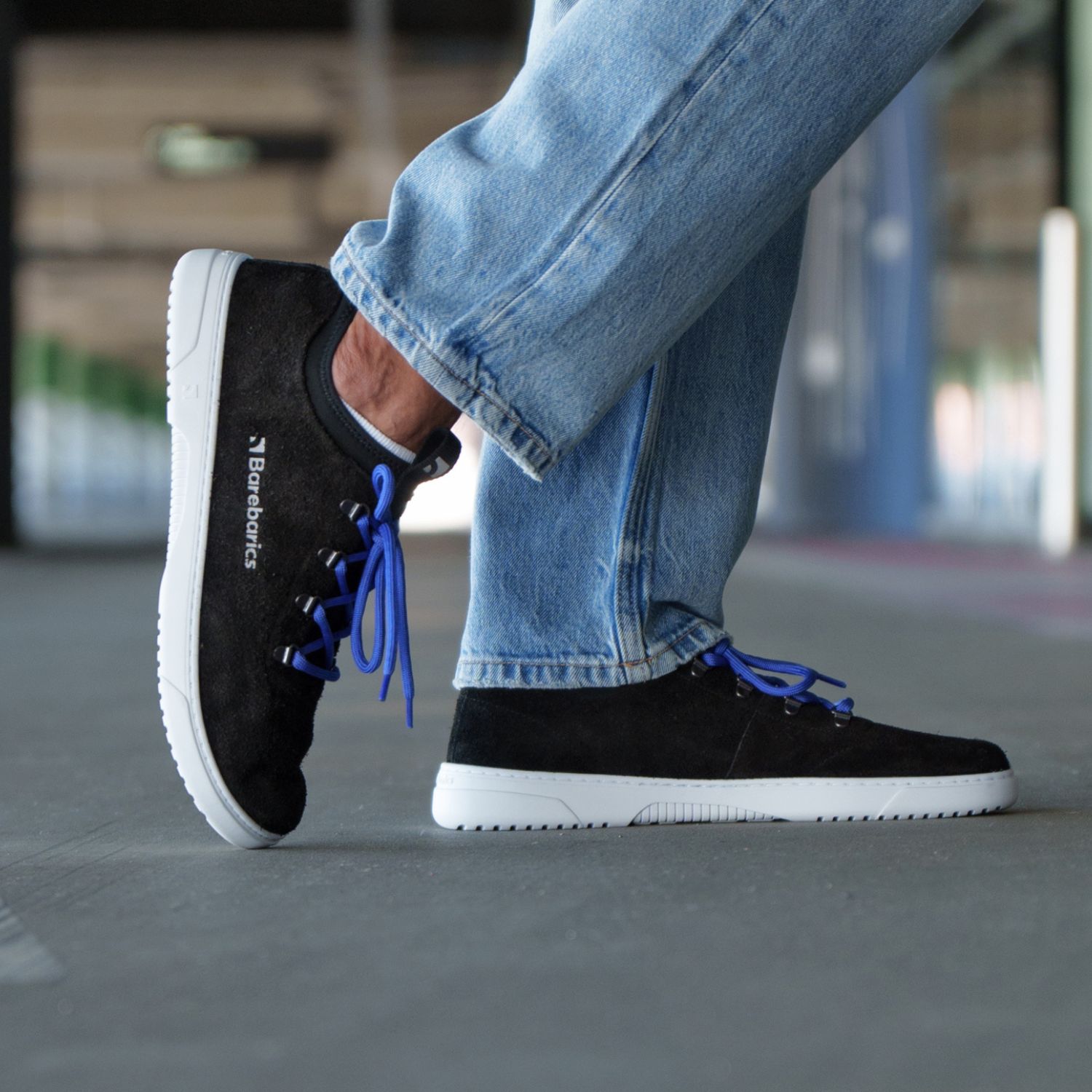 Barefoot Sneakers Barebarics Bronx - Black.
Les baskets Barebarics sont fabriquées selon des processus qui minimisent l'impact sur l'environnement.
  La tige est en cuir et textile  La doublure est en lycra et microfibre  La semelle est en gomme synthétique souple à haute résistance à l'usure.



Attributs barefoot
  Forme anatomique - Les basket respectent la forme du pied.




Plus d'information

design urbain moderneconçu et fabriqué à la main dans l’Union européenne, à partir de matériaux durables locauxexcellente durabilité et solidité des couleurs des matériauxdisponible en numéros : 36 - 47 (selon mesure européenne)chaussure de ville