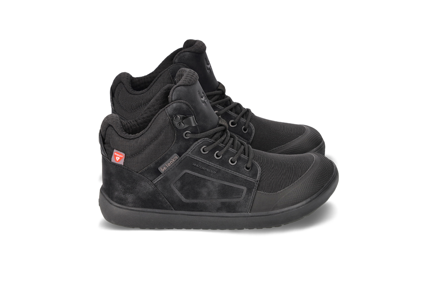 Barefoot chaussures Be Lenka ArcticEdge - All Black.
les chaussures barefoot imitent parfaitement la marche pieds nus, exactement comme la nature l'a conçutige technique en matériau ripstop durable + TPU + PUmembrane imperméable perméable à la vapeur et excellentes propriétés isolantes (chaque paire passe un test d'étanchéité)semelle hiver universelle ThermoGrip Neo avec motif antidérapant et excellente flexibilitéla doublure et la partie cou-de-pied en Primaloft allient légèreté, propriétés thermiques exceptionnelles et résistance à l'eaupointe résistante sur le bout de la chaussure
Avantages des chaussures barefoot:
semelle souplezéro drop : talon et orteil au même niveau pour une bonne posturepointe spacieuse pour vos doigtsdes chaussures légères