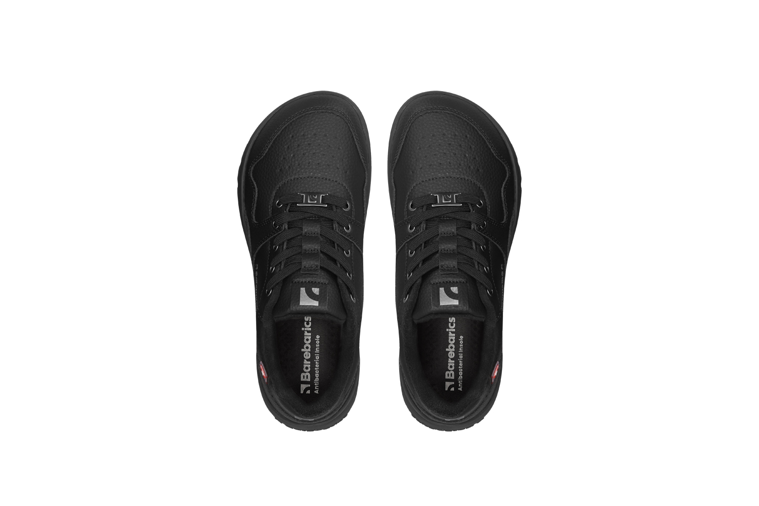 Barefoot Sneakers Barebarics Zing Frost - All Black.
Tige : cuirDoublure : polaire + isolation PrimaloftSemelle intérieure : PU + polyester (amovible)Semelle : gomme (PowerGrip)Production : Vietnam
Attributs barefoot :
la semelle Barebarics PowerGrip présente un motif qui soutiendra votre marche tout en évitant de glisserla technologie Primaloft utilisée est le meilleur absolu parmi les matériaux d'isolation thermiquetige en cuirtesté sous un million de plis
Avantages des chaussures barefoot :
semelle souplezéro drop : talon et orteil au même niveau pour une bonne posturepointe spacieuse pour vos oretilsdes chaussures légères