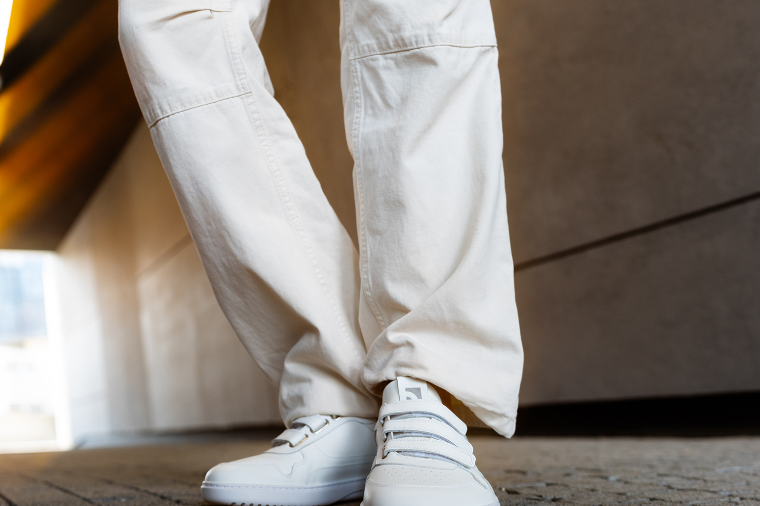 Barefoot Sneakers Barebarics Zing Velcro - All White - Leather.
Forme anatomique - La chaussure respecte la forme du pied.
Plus d'informations
chaussure de villedesign extérieur moderneconçu et fabriqué à la main dans l'Union européenne,excellente durabilité et solidité des couleurs des matériaux,disponible en numéros : 36 - 47 (selon mesure européenne)