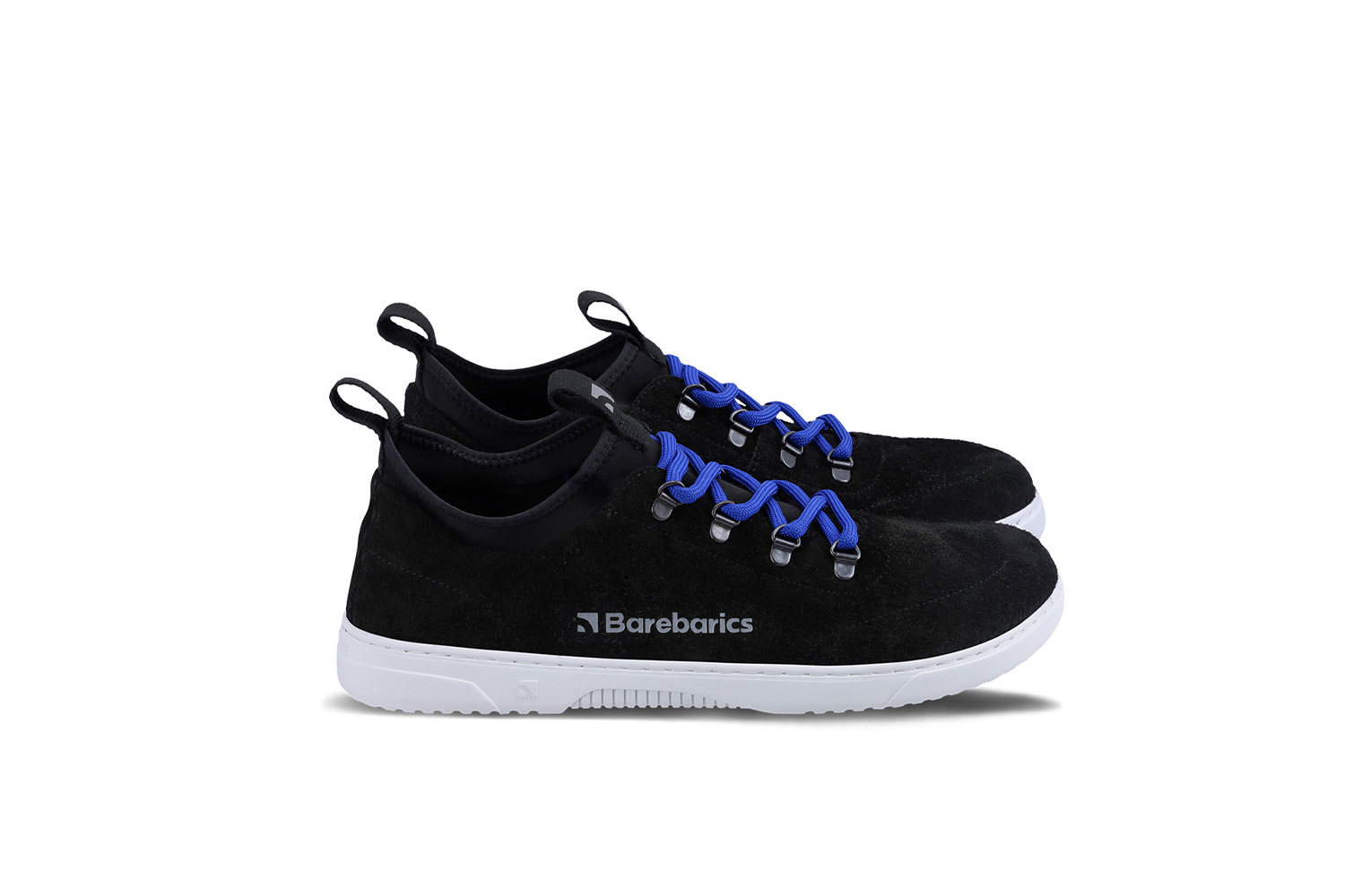 Barefoot Sneakers Barebarics Bronx - Black.
Les baskets Barebarics sont fabriquées selon des processus qui minimisent l'impact sur l'environnement.
  La tige est en cuir et textile  La doublure est en lycra et microfibre  La semelle est en gomme synthétique souple à haute résistance à l'usure.



Attributs barefoot
  Forme anatomique - Les basket respectent la forme du pied.




Plus d'information

design urbain moderneconçu et fabriqué à la main dans l’Union européenne, à partir de matériaux durables locauxexcellente durabilité et solidité des couleurs des matériauxdisponible en numéros : 36 - 47 (selon mesure européenne)chaussure de ville