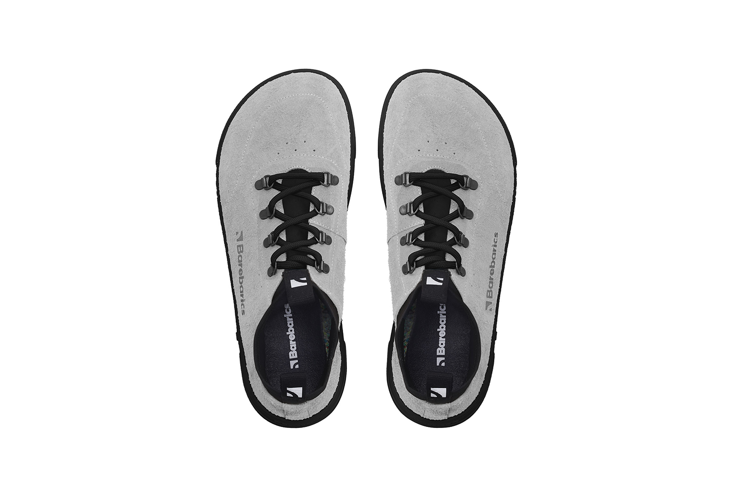 Barefoot Sneakers Barebarics Bronx - Grey.
Les baskets Barebarics sont fabriquées selon des processus qui minimisent l'impact sur l'environnement.
  La tige est en cuir et textile  La doublure est en lycra et microfibre  La semelle est en gomme synthétique souple à haute résistance à l'usure.



Attributs barefoot
  Forme anatomique - Les basket respectent la forme du pied.




Plus d'information
design urbain moderneconçu et fabriqué à la main dans l’Union européenne, à partir de matériaux durables locauxexcellente durabilité et solidité des couleurs des matériauxdisponible en numéros : 36 - 47 (selon mesure européenne)chaussure de ville