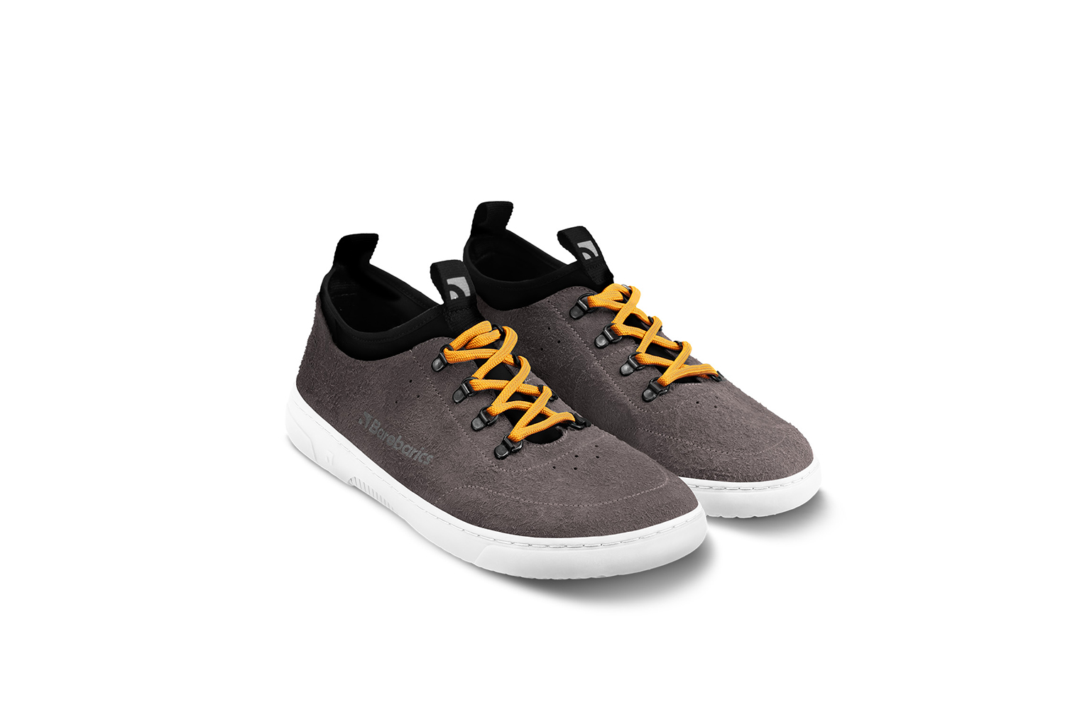 Barefoot Sneakers Barebarics Bronx - Midnight Black.
Les baskets Barebarics sont fabriquées selon des processus qui minimisent l'impact sur l'environnement.
  La tige est en cuir et textile  La doublure est en lycra et microfibre  La semelle est en gomme synthétique souple à haute résistance à l'usure.



Attributs barefoot
  Forme anatomique - Les basket respectent la forme du pied.




Plus d'information

design urbain moderneconçu et fabriqué à la main dans l’Union européenne, à partir de matériaux durables locauxexcellente durabilité et solidité des couleurs des matériauxdisponible en numéros : 36 - 47 (selon mesure européenne)chaussure de ville