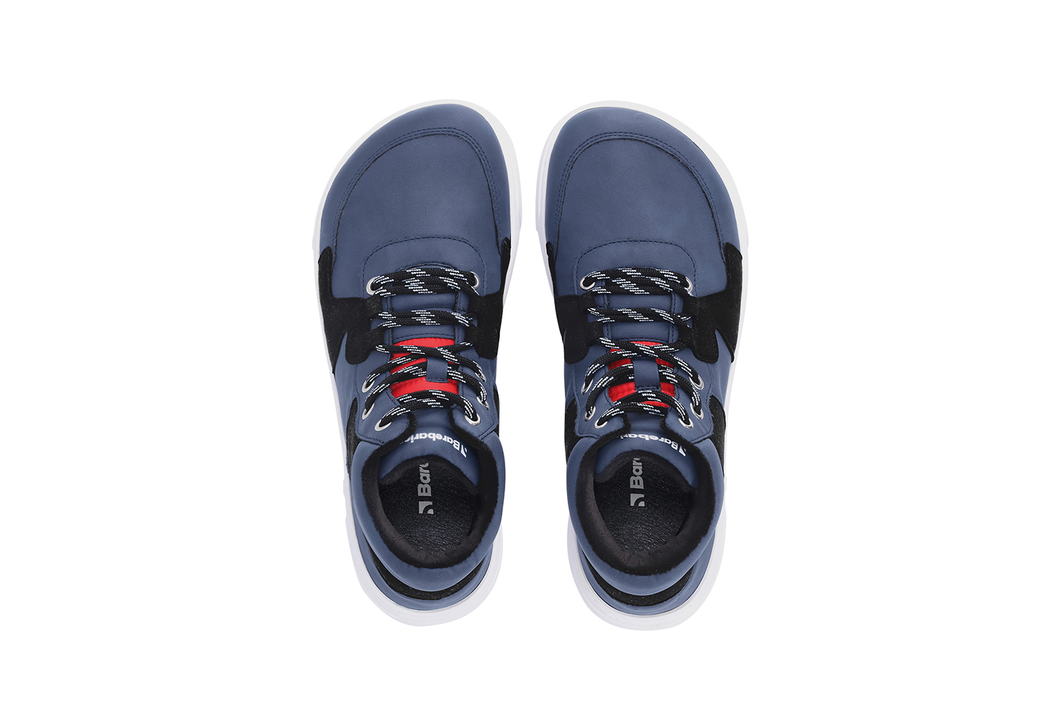 Barefoot Sneakers Barebarics Lynx - Dark Blue & White.
Les baskets Barebarics sont fabriquées selon des processus qui minimisent l'impact sur l'environnement.
La tige est composée de nubuck synthétique et de velours synthétique.La doublure est en polyester, qui est très doux et agréable au toucher, ce qui procure un confort extrême pour le talon.La semelle est en gomme synthétique souple avec une haute résistance à l'usure.La semelle ComfortGrip est conçue pour un mouvement confortable et la découverte de nouveaux endroits, pas seulement dans le milieu urbain.La semelle intérieure est amovible et composée de PU recyclé et de microfibres, qui assurent une excellente respirabilité et aident à garder les pieds au sec.

Attributs barefoot
Forme anatomique - Les basket respectent la forme du pied.
Plus d'information
design urbain moderneconçu et fabriqué à la main dans l’Union européenne, à partir de matériaux durables locauxexcellente durabilité et solidité des couleurs des matériauxTechnologie Dermodry Coolmax® pour une élimination continue de l’humiditédisponible en numéros : 36 - 47 (selon mesure européenne)chaussure de ville